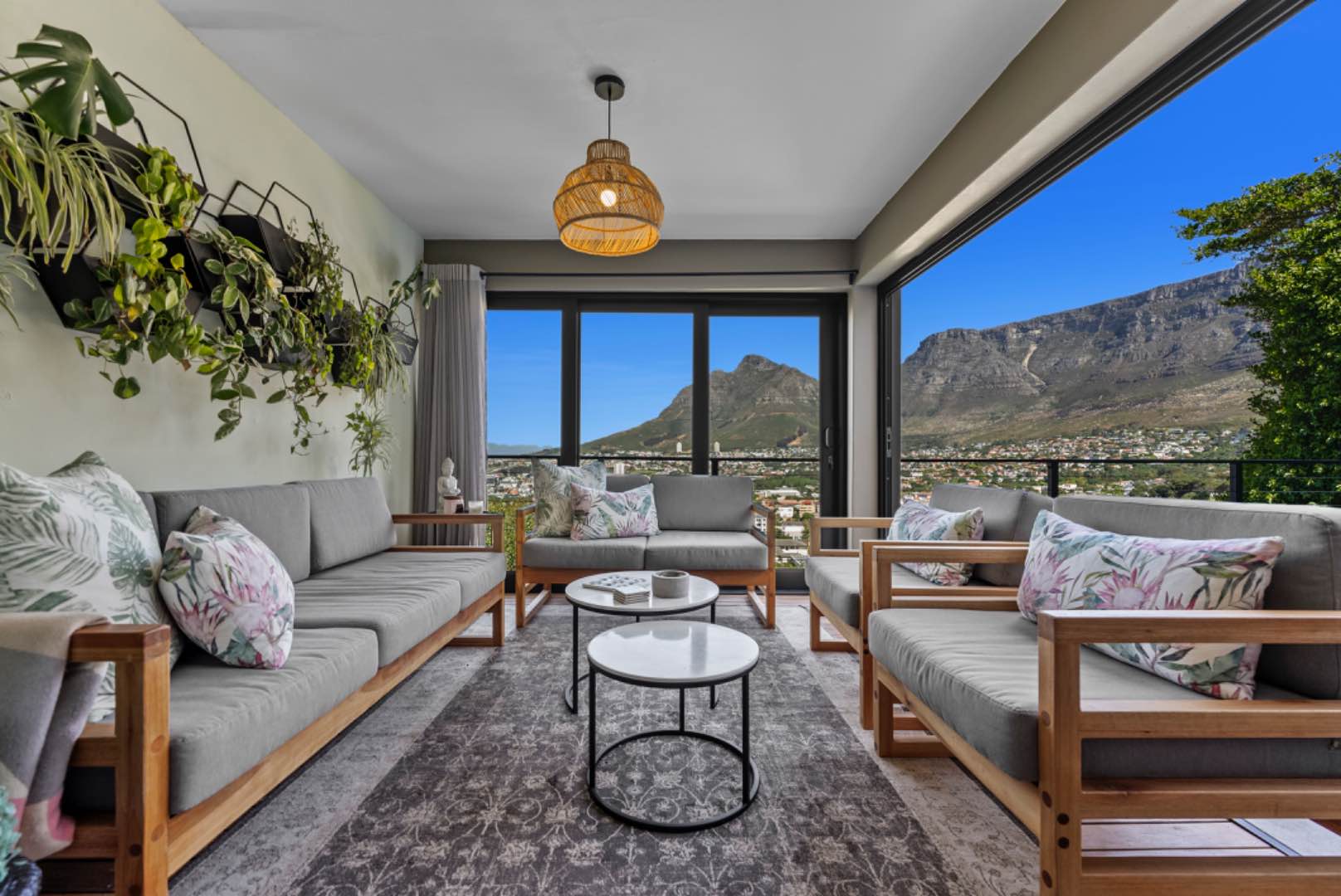 4 Bedroom Property for Sale in Tamboerskloof Western Cape